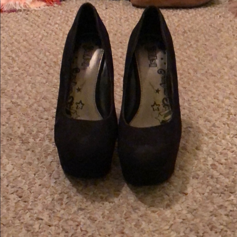 Black Wedges